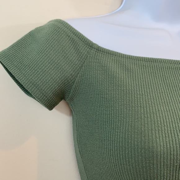 Hollister Short Sleeve Crop Shirt Size S - Picture 5 of 8